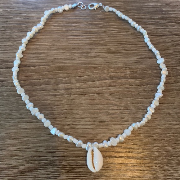 WeWoreWhat look-a-Like White shell necklace - Picture 5 of 6
